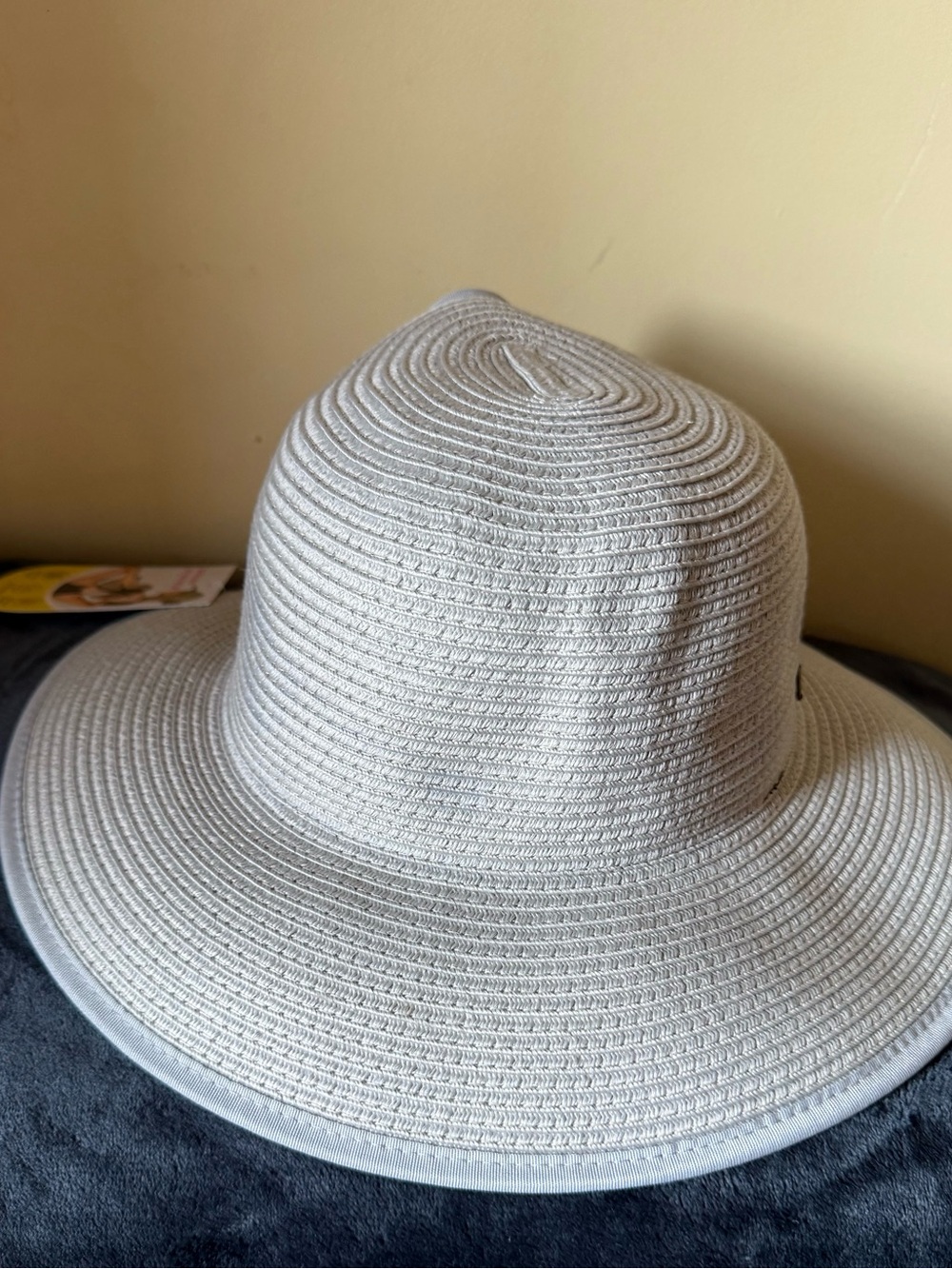 ✨ STOP SCROLLING! Statement Sun Hat ✨ - Picture 2 of 3